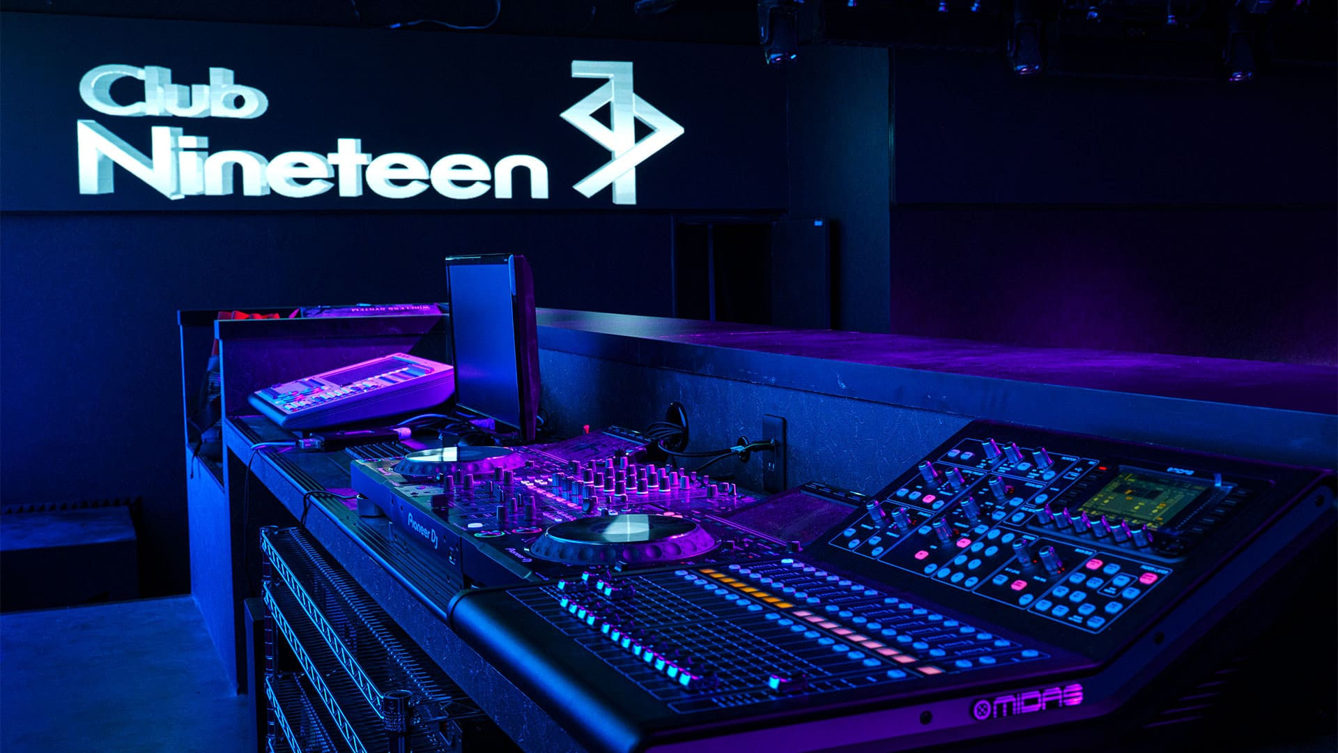 Club Nineteen-image3