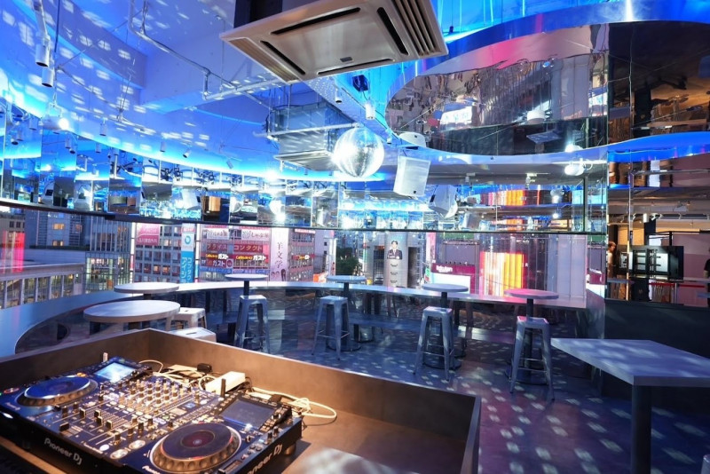 S NIGHTCLUB-image1