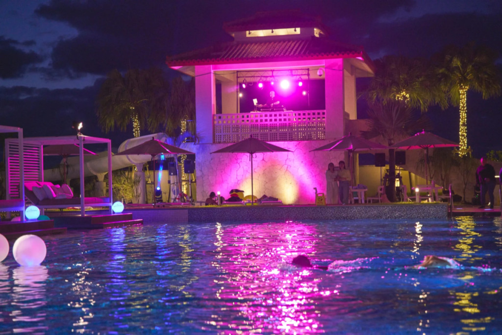 沖縄リゾートが巨大ダンスフロアに変貌！ダブルツリーbyヒルトン沖縄北谷リゾートで2026年を彩る2大DJイベント開催決定